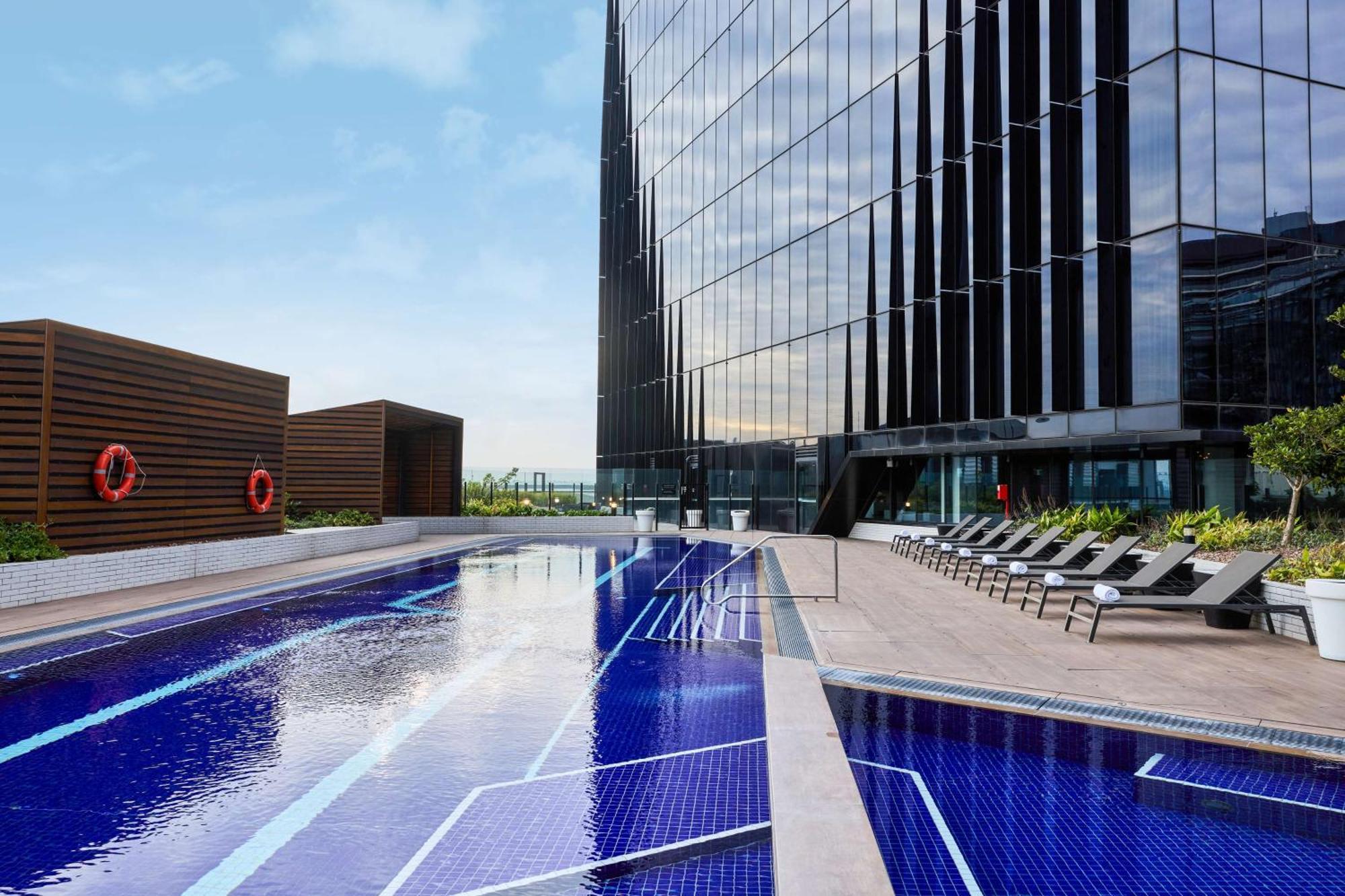 Vibe Hotel Melbourne Docklands Екстериор снимка