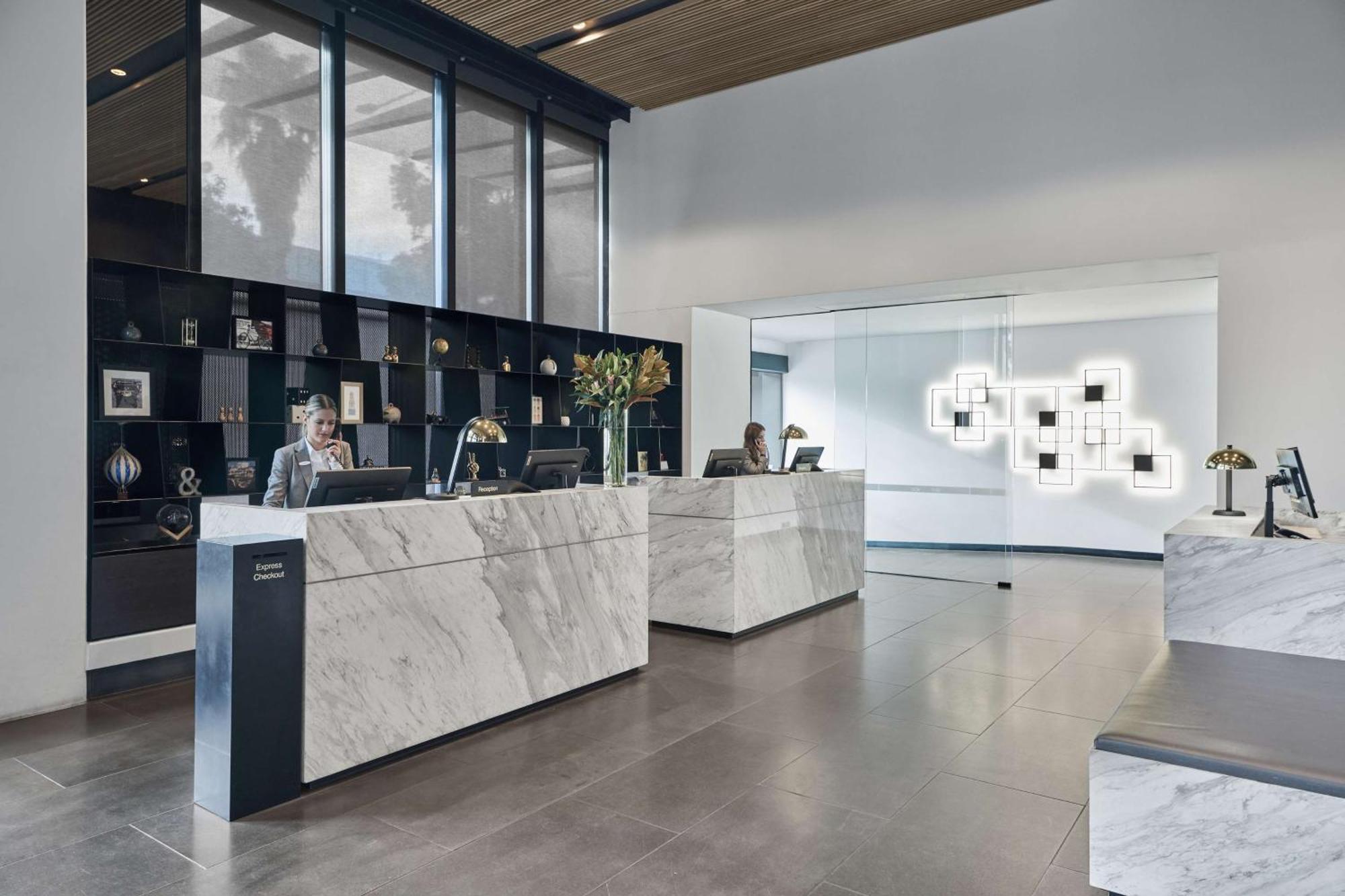 Vibe Hotel Melbourne Docklands Екстериор снимка