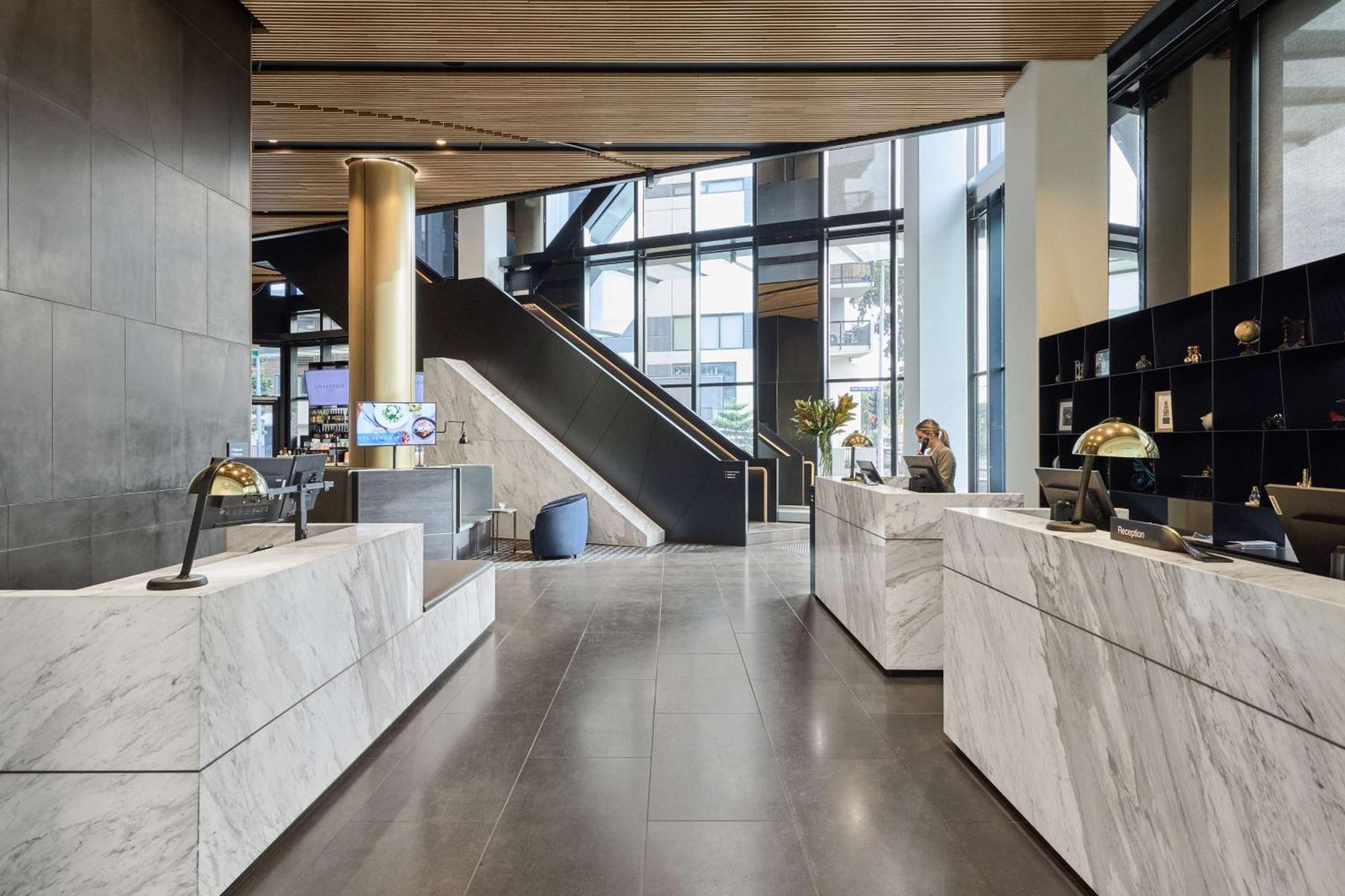 Vibe Hotel Melbourne Docklands Екстериор снимка