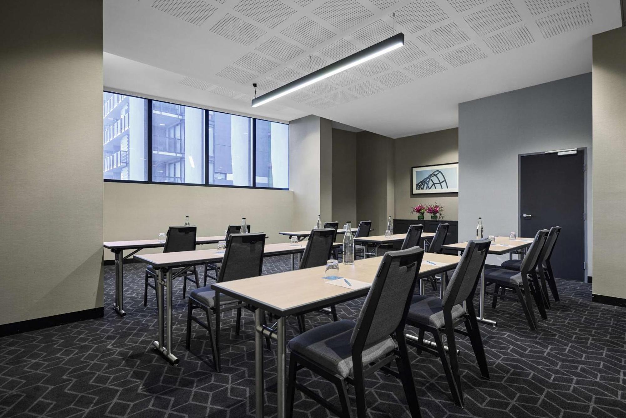 Vibe Hotel Melbourne Docklands Екстериор снимка