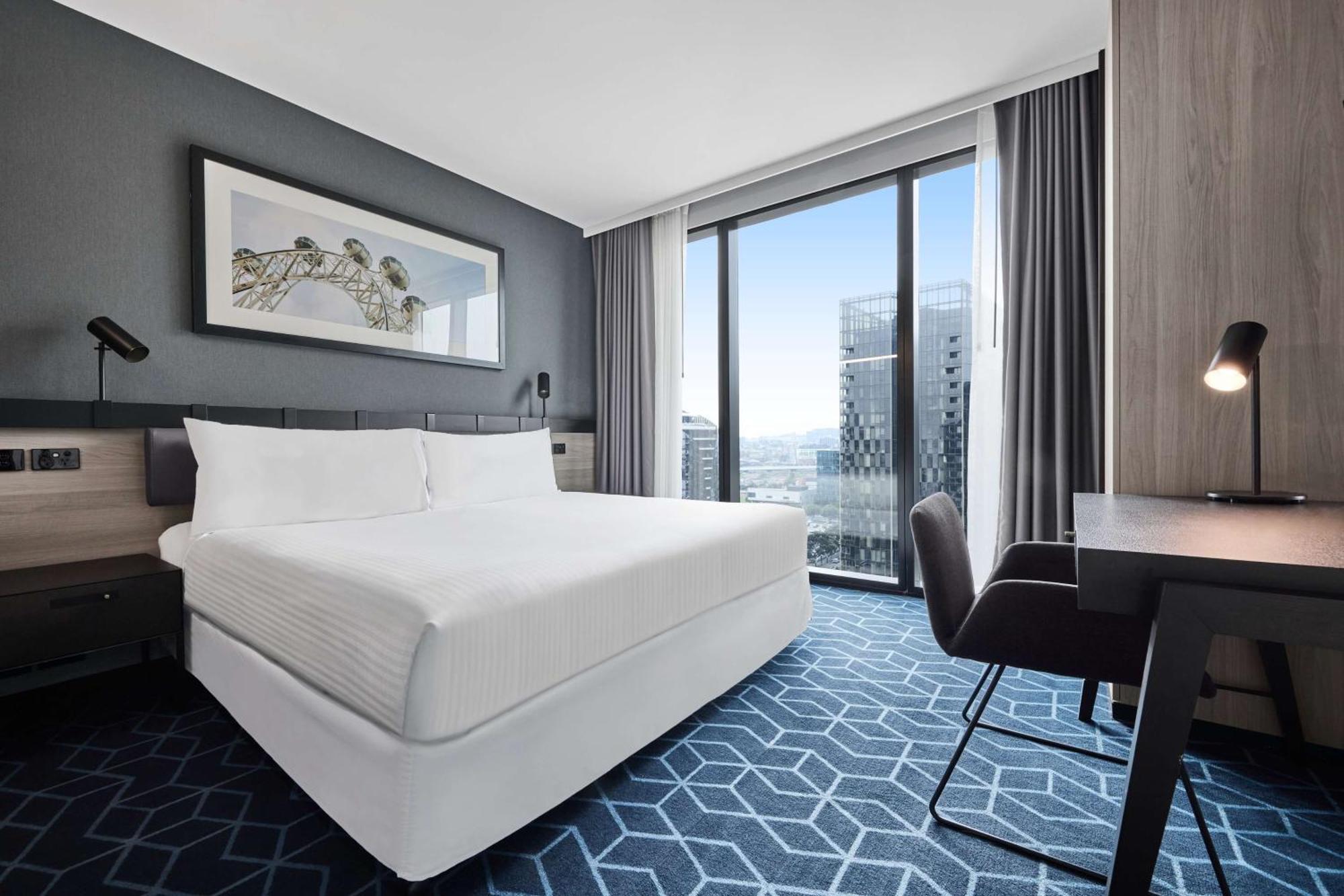 Vibe Hotel Melbourne Docklands Екстериор снимка