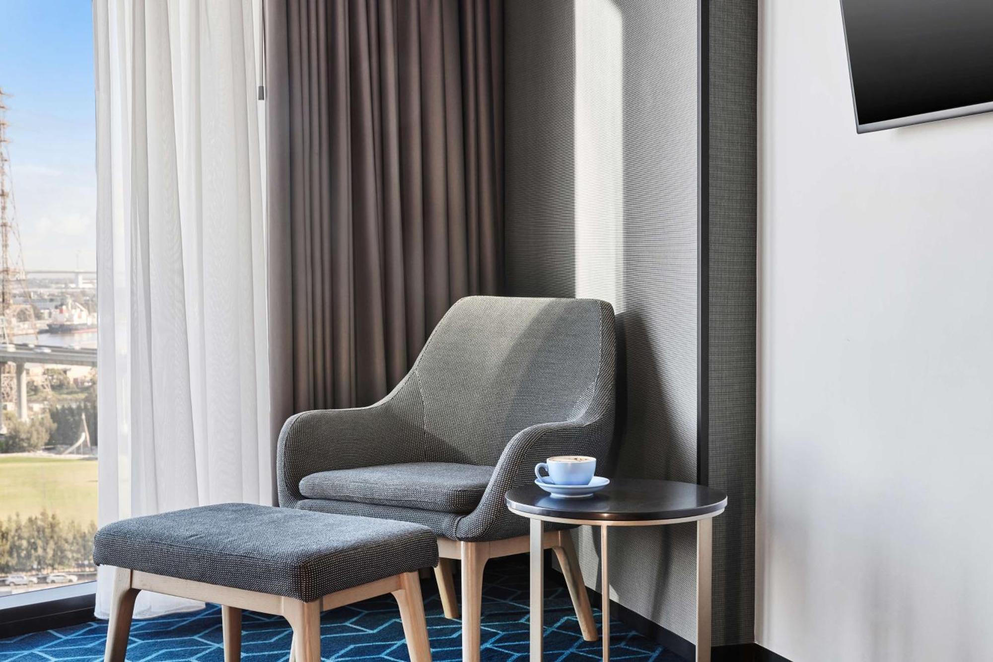 Vibe Hotel Melbourne Docklands Екстериор снимка