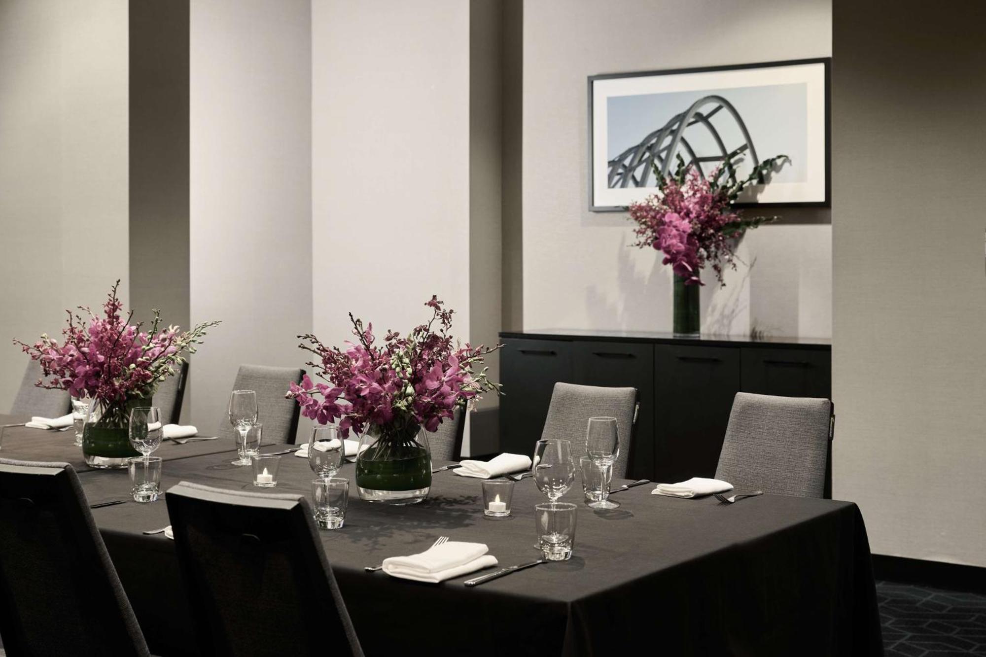 Vibe Hotel Melbourne Docklands Екстериор снимка