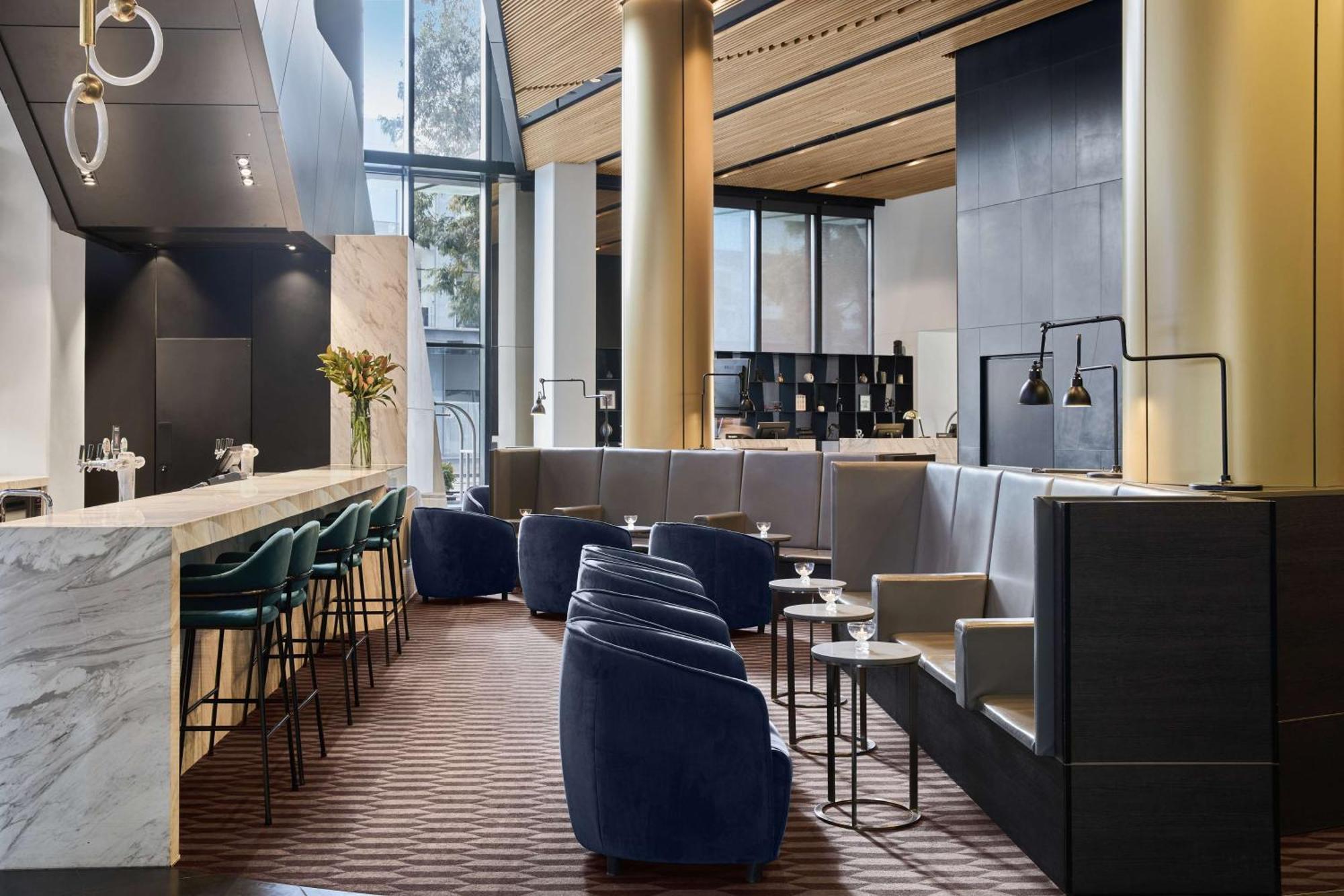 Vibe Hotel Melbourne Docklands Екстериор снимка