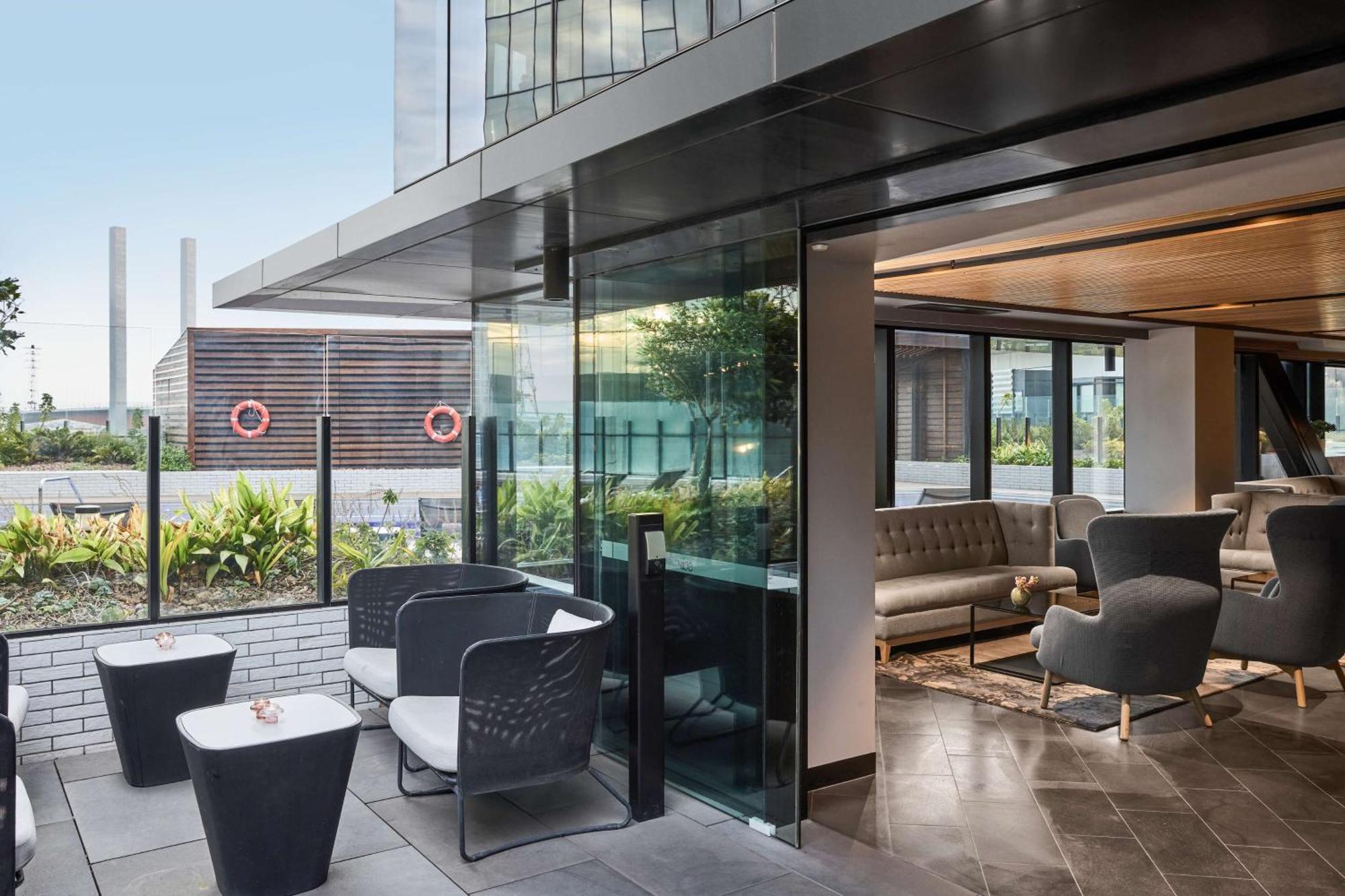 Vibe Hotel Melbourne Docklands Екстериор снимка
