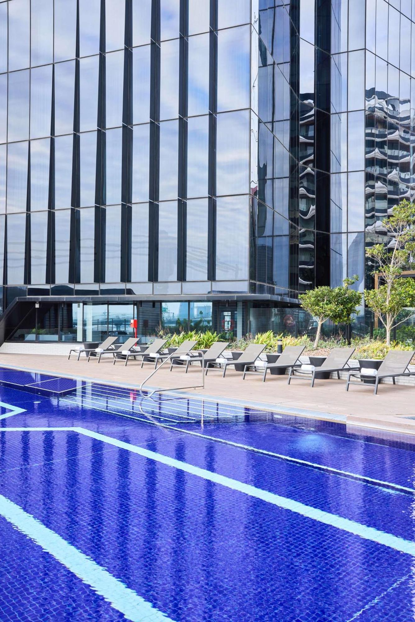 Vibe Hotel Melbourne Docklands Екстериор снимка